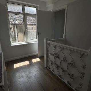 2-Bedroom Maisonette in Stanmore Area
