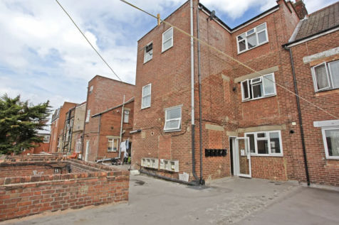 Bright &amp; Characterful 1-Bedroom Flat in Prime Bar