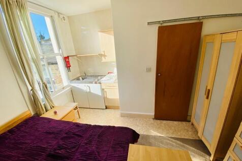 Self-contained studio flat to let close Arsenal S