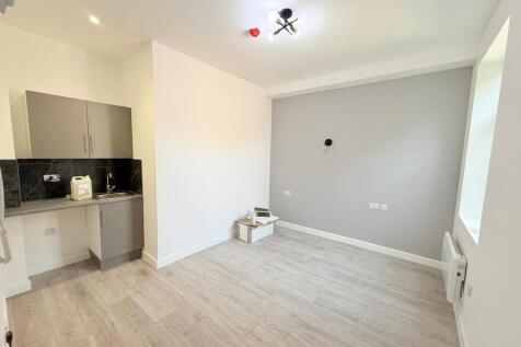 Upper Class Estates Presents: Stylish Studio Flat