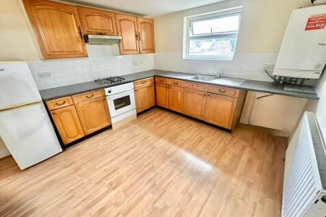 Charming 2-bedroom flat located in the heart of L