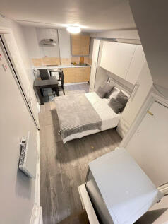 Newly refurbished studio flat Walthmastow E17.