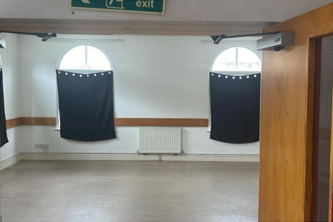 Spacious Commercial Unit ¿ F1 Use Class ¿ Sti