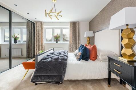 Main bedroom with plenty of space for wardrobes