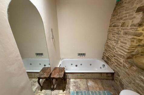 barn bathroon 2.jpg