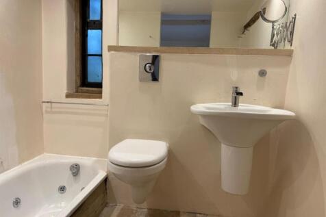 barn bathroon 1.jpg