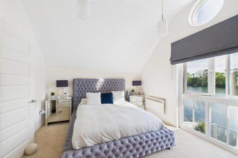 Bedroom 1 part 2.jpg