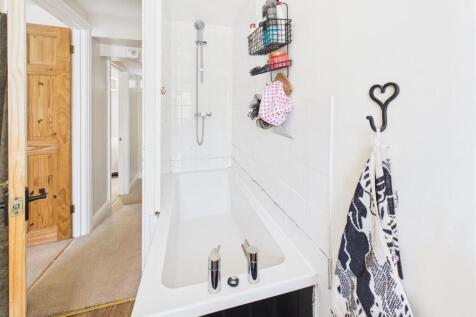 bathroom 2.jpg