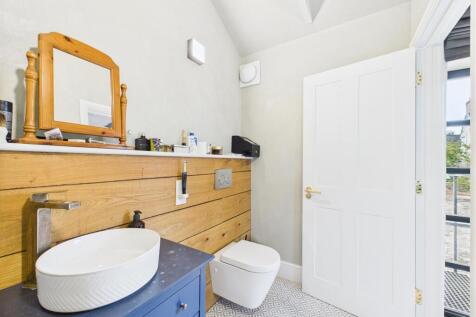 bathroom a.jpg