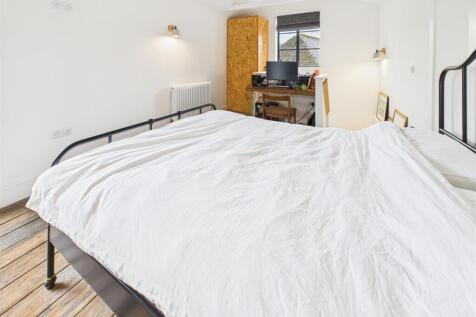 bedroom2.jpg