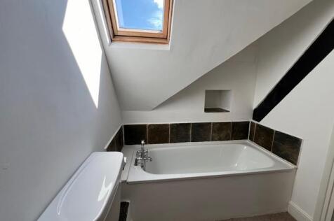 4_GS_Bathroom_2nd_Floor_01_656x437.jpg