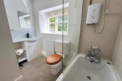 4_GS_Bathroom_1st_Floor_01_656x437.jpg