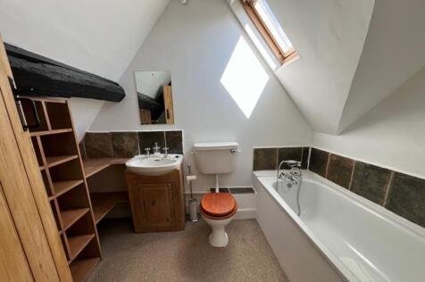 4_GS_Bathroom_2nd_Floor_02_656x437.jpg