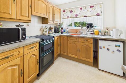 Kitchen 2.jpg