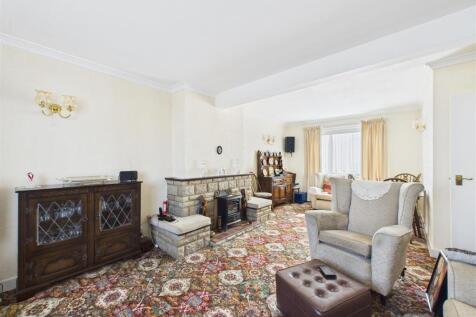 Liiving Room 1.jpg