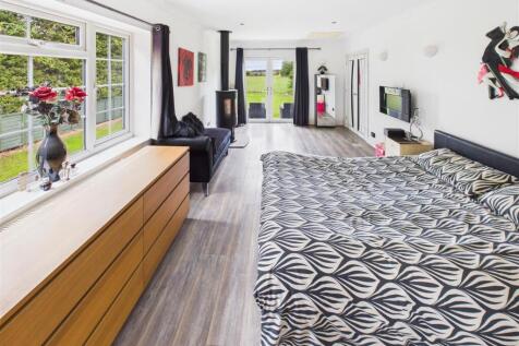 bedroom2.jpg