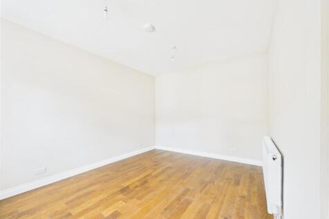 CAM05435G0-PR0038-STILL006.jpg