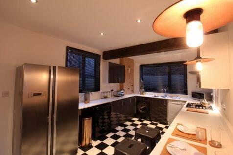 Kitchen 2.jpg