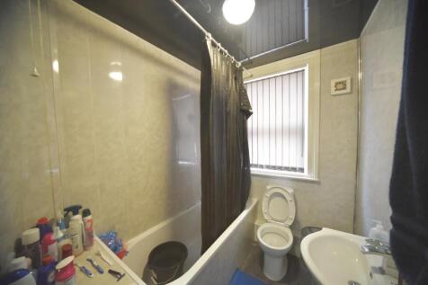Studio bathroom
