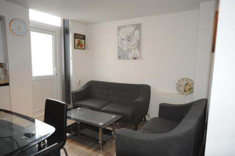 Living room 2.JPG