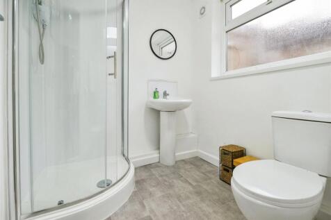 Bedroom 1 - Bathroom