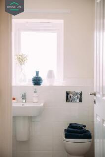 Avon_bathroom_3.jpg