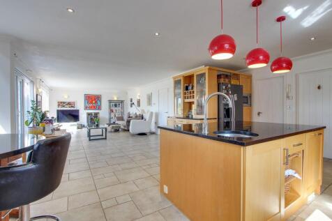 Open Plan Family Room/Kitchen