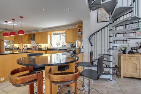 Open Plan Family Room/Kitchen