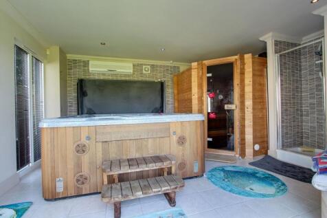 Hot Tub/Sauna Room