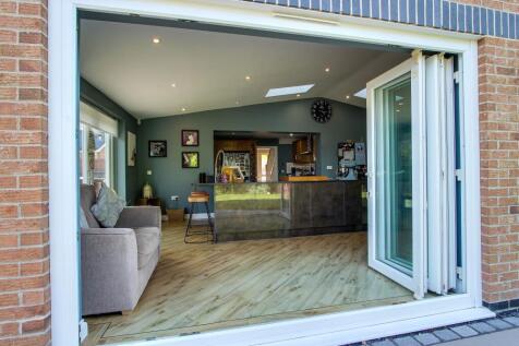 Open Plan Kitchen/Diner/Family Room