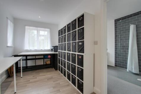Annexe Dressing Room