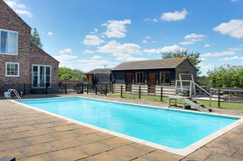 Outdoor Swimming Pool