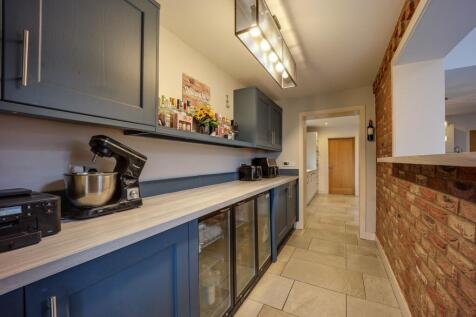 Bar/Additional Prep Area