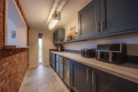 Bar/Additional Prep Area