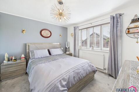 Master Bedroom with En-Suite