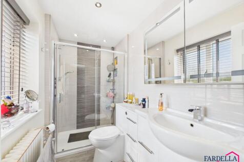 Master Bedroom with En-Suite
