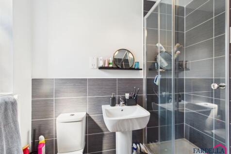 Master Bedroom with En-Suite