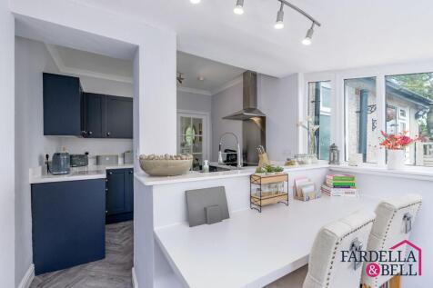 Kitchen and Breakfast Area