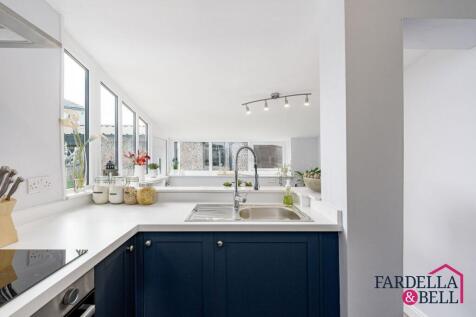 Kitchen and Breakfast Area