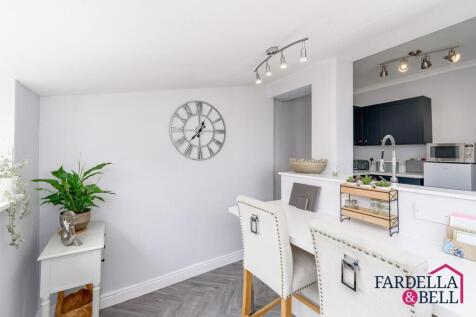 Kitchen and Breakfast Area