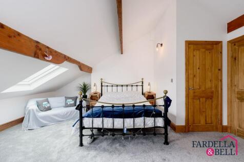 Bedroom 1 ( Attic Room)
