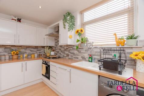 Kitchen &amp; Dining Area