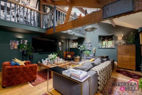Family room &#43; Gallery