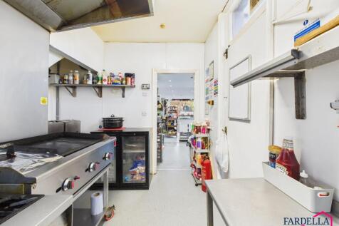 Prime Commercial Opportunity ¿ Fully Equipped Café