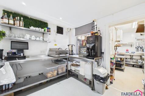 Prime Commercial Opportunity ¿ Fully Equipped Café