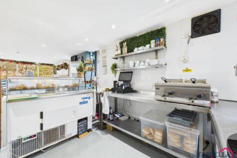 Prime Commercial Opportunity ¿ Fully Equipped Café