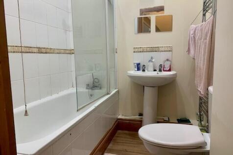Ensuite to Room 1