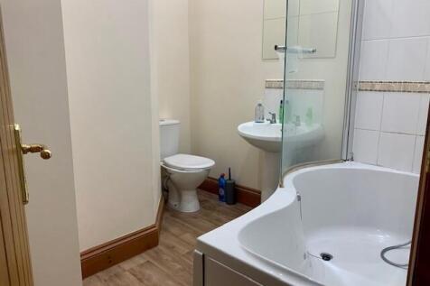 Ensuite - Bedroom 2