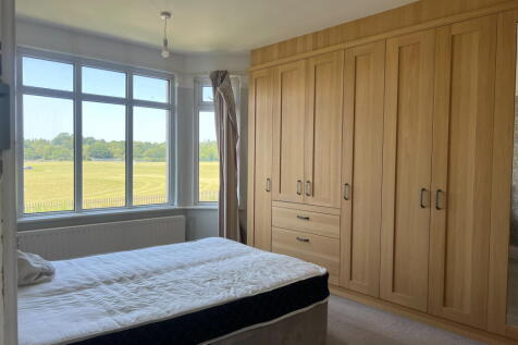 Bedroom 4 .jpeg