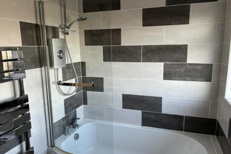 Bathroom 2 .JPEG